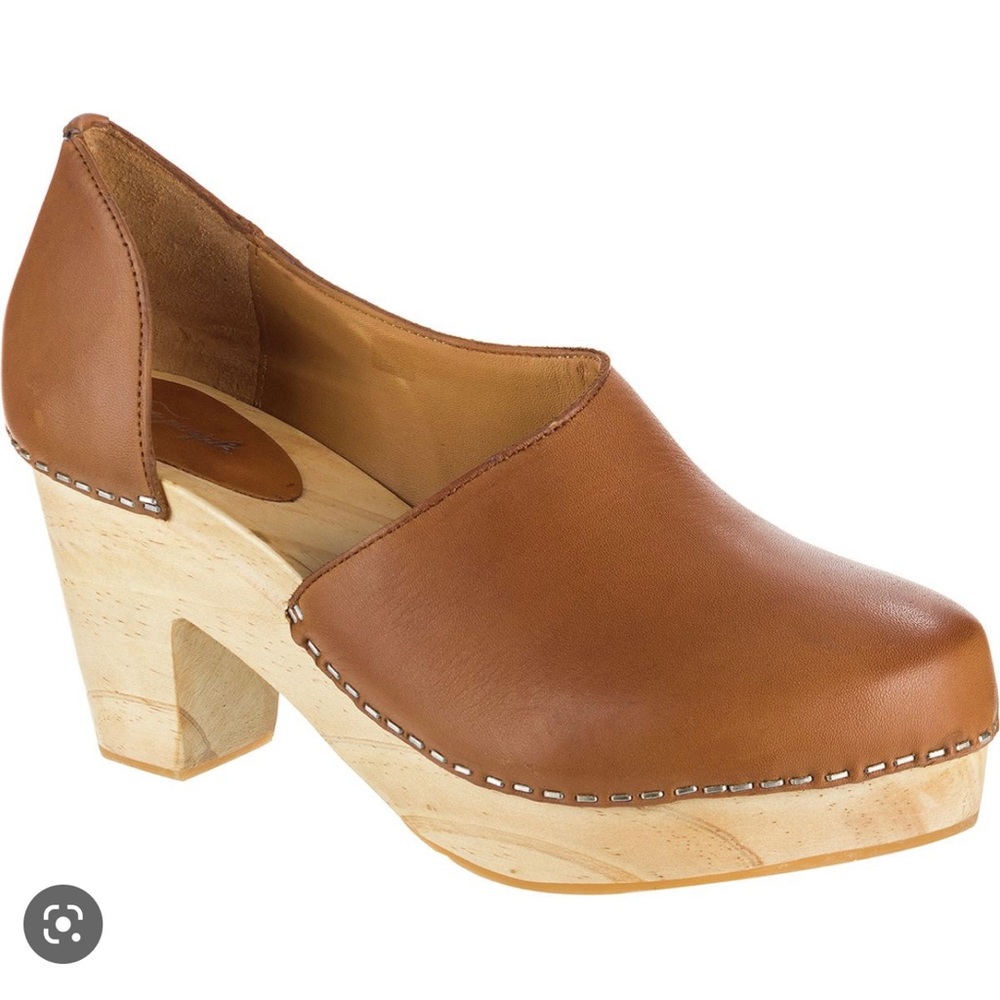 Free People Monroe Luggage Brown Cut Out Side Wood Heels Women’s Clogs Size: 38